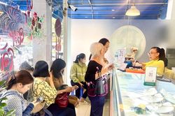 Giá vàng trong nước neo cao dù vàng thế giới quay đầu giảm