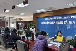 9 cán bộ công chức thành phố Vinh tự nguyện nghỉ hưu sớm