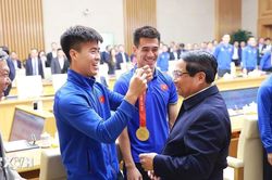 Thủ tướng chúc mừng Đội tuyển bóng đá nam quốc gia Việt Nam