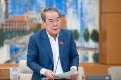 Giá vé xe tăng cao khiến người dân bức xúc
