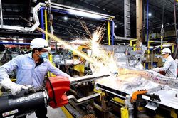 Sản xuất công nghiệp năm 2024 vượt chỉ tiêu