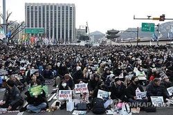 Biểu tình quy mô lớn ở Seoul