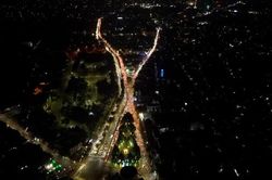 [Chùm ảnh] Flycam các tuyến đường ở Biên Hòa sáng rực từ trên cao khi hàng ngàn người xuống đường ăn mừng Việt Nam vô địch ASEAN Cup 2024