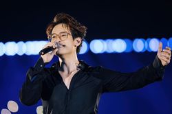 Hà Anh Tuấn nói gì khi bị nhận xét 'chỉ hát cho khán giả có tiền'?