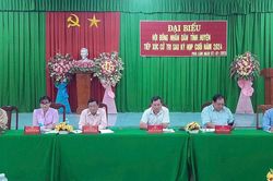Đại biểu HĐND tỉnh và huyện Phú Tân tiếp xúc cử tri sau kỳ họp cuối năm 2024