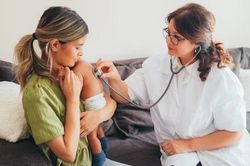 Chuyên gia Australia: Không nên hoảng loạn về virus mới gây viêm đường hô hấp