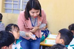 Hiệu trưởng nói 'không dễ' kiểm soát giáo viên dạy thêm ngoài trường