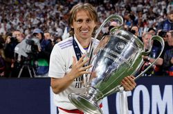 Modric cân nhắc gia hạn hợp đồng với Real Madrid