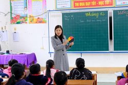 Giải bài toán khó về thiếu thiết bị dạy học trong nhà trường
