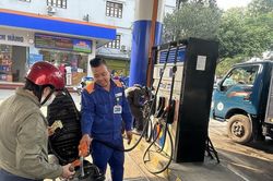 Giá xăng RON95-III tăng vượt ngưỡng 21.000 đồng/lít