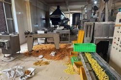 Hà Nội tạm dừng hoạt động và phạt loạt sai phạm tại các cơ sở sản xuất bánh kẹo