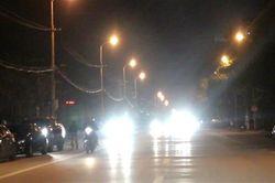 Tài xế ô tô không bật đèn sau 18 giờ bị phạt đến 1 triệu đồng