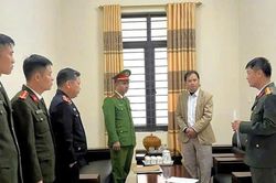 Bắt tạm giam Trưởng Ban quản lý rừng phòng hộ Tân Kỳ