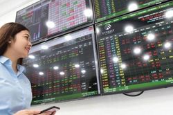 Chứng khoán ngày 10/1: Áp lực bán mạnh, VN30-Index mất mốc 1.300 điểm