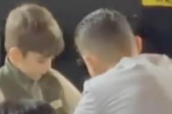 Cristiano Ronaldo gây sốt mạng xã hội với hành động ấm lòng dành cho fan nhí