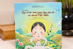 Ra mắt cuốn sách song ngữ về trang phục phụ nữ các dân tộc Việt Nam