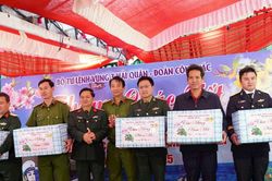 Vượt sóng dữ mang yêu thương tới Cồn Cỏ, Lý Sơn