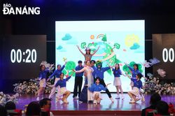 Sôi nổi chung kết cuộc thi tìm kiếm tài năng 'MC DUE - Shine your voice'