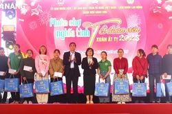Tặng quà Tết cho đoàn viên, người lao động khó khăn tại quận Ngũ Hành Sơn