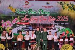 Rộn rã 'Xuân Biên phòng ấm lòng dân bản'