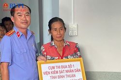 Cụm thi đua số 1 - VKSND tỉnh Bình Thuận phối hợp trao tặng nhà Đại đoàn kết