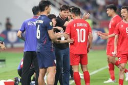 Tin nóng bóng đá Việt hôm nay 14/1: HLV Kim Sang Sik tặng quà cho cầu thủ Việt Nam; Hoàng Đức sắp được vinh danh