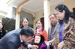 Đảng viên ở Nghệ An được trao Huy hiệu 80 năm tuổi Đảng