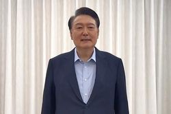 Chưa từng có trong lịch sử Hàn Quốc: Tổng thống Yoon Suk Yeol bị bắt, lời nói đầu tiên là gì?