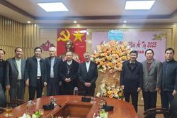 Tòa Giám mục Giáo phận Vinh chúc Tết Nguyên đán Ất Tỵ tại Sở Giáo dục và Đào tạo