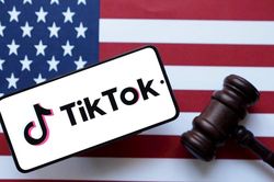 Người dùng TikTok tại Mỹ hoảng loạn, tuyệt vọng khi Bytedance giương 'cờ trắng'
