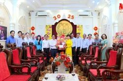 Chủ tịch UBND tỉnh An Giang Hồ Văn Mừng thăm, chúc Tết các đơn vị, doanh nghiệp và cơ sở tôn giáo