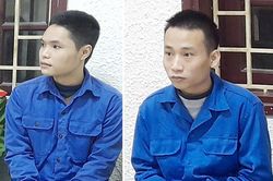 Đôi bạn cùng quê sa chân vào miền tối