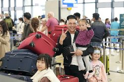 Sân bay Nội Bài dự kiến đón trăm nghìn lượt khách mỗi ngày cao điểm Tết Ất Tỵ
