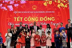 Sắc Tết nơi xứ tuyết hoa đào không nở Ekaterinburg