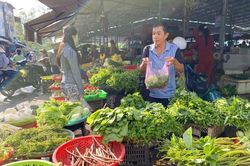 Nhộn nhịp chợ Trà Mơn