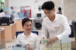 Lãi suất liên ngân hàng biến động trái chiều, giá vàng miếng SJC tăng mạnh