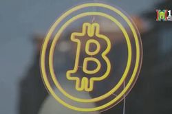 Bitcoin trở lại mốc 100.000 USD