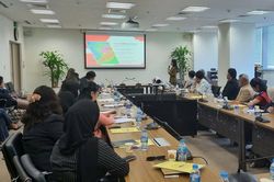 Tin tức cho khán giả toàn cầu trong bối cảnh cạnh tranh bởi AI