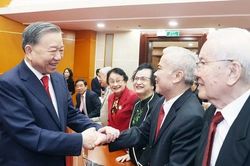 Bộ Chính trị, Ban Bí thư gặp mặt các lãnh đạo, nguyên lãnh đạo