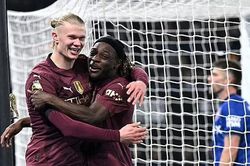 Haaland ăn mừng hợp đồng mới trong trận đại thắng, Man City hay nhất đã trở lại