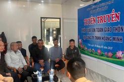 Đội Cảnh sát giao thông đường bộ số 5 tuyên truyền pháp luật an toàn giao thông tại TP. Vinh