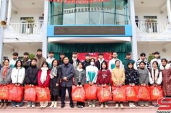 Trường THPT Mộc Lỵ tổ chức Hội chợ Xuân yêu thương