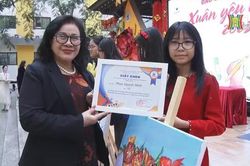 Học trò Hà Nội vẽ tranh gây quỹ tặng bạn vùng cao