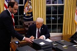 Tổng thống Trump ân xá cho 1.500 người biểu tình bạo loạn Đồi Capitol