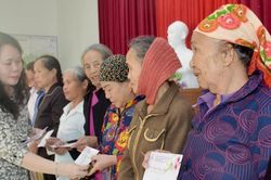 Trao quà Tết cho người nghèo ở huyện Diễn Châu