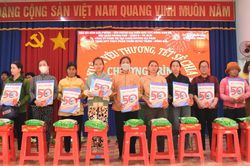 Báo Sài Gòn Giải Phóng trao 100 phần quà đến hộ khó khăn