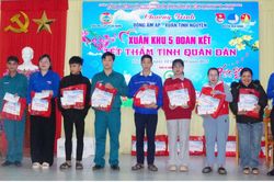 Tết ấm tình quân dân