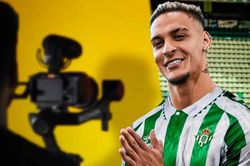 Tin chuyển nhượng 23/1: MU 'tống khứ' Antony; PSG chưa từ bỏ Salah