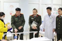 Công an tỉnh Nghệ An thăm, tặng quà các bệnh nhân có hoàn cảnh khó khăn
