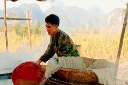 Yên Vượng: Tất bật ở những làng nấu mật mía